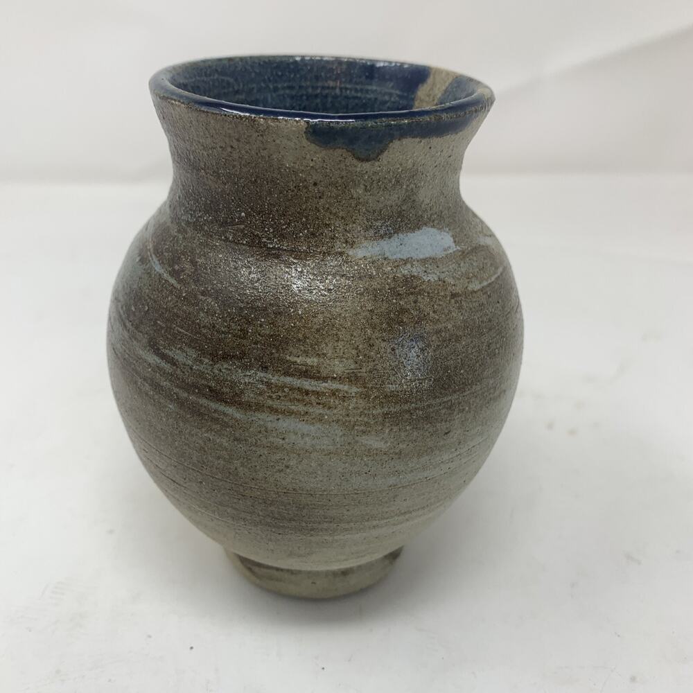 Studio Art Handcrafted Signed Clay Pottery Vase 5.5" tall 4" diameter